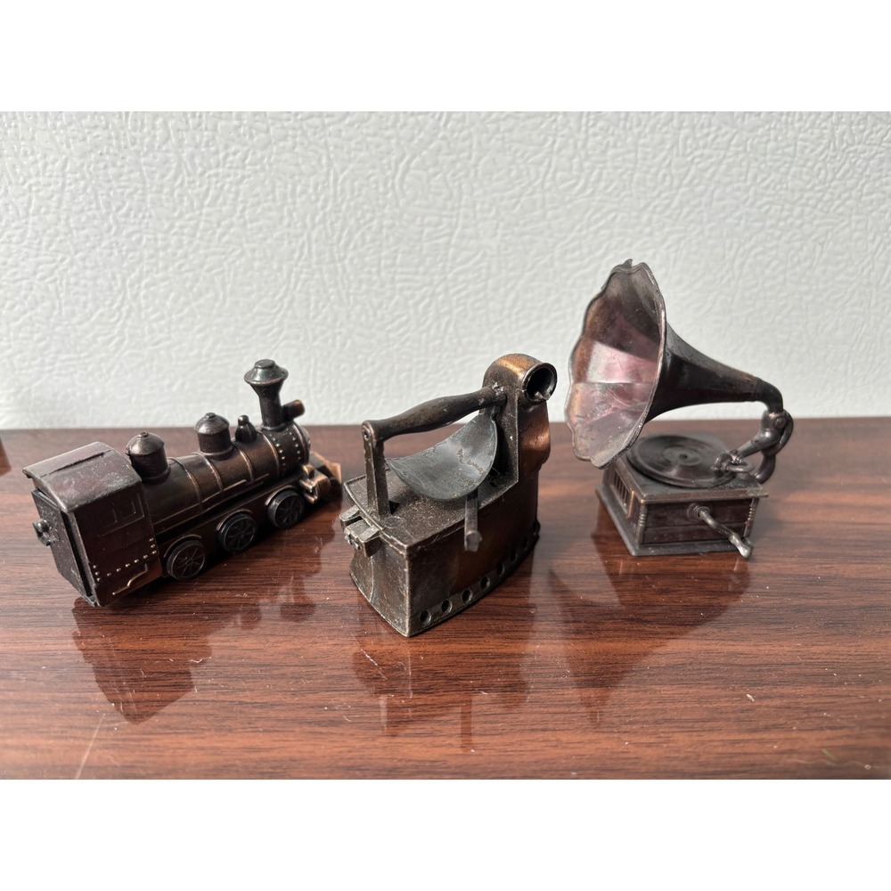 Vintage Die Cast Metal Pencil Sharpener Lot Train Gramophone Iron Miniature - Picture 5 of 6